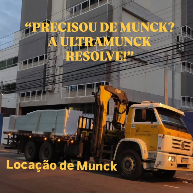 Caminhão Munck UltraMunck transportando carga pesada